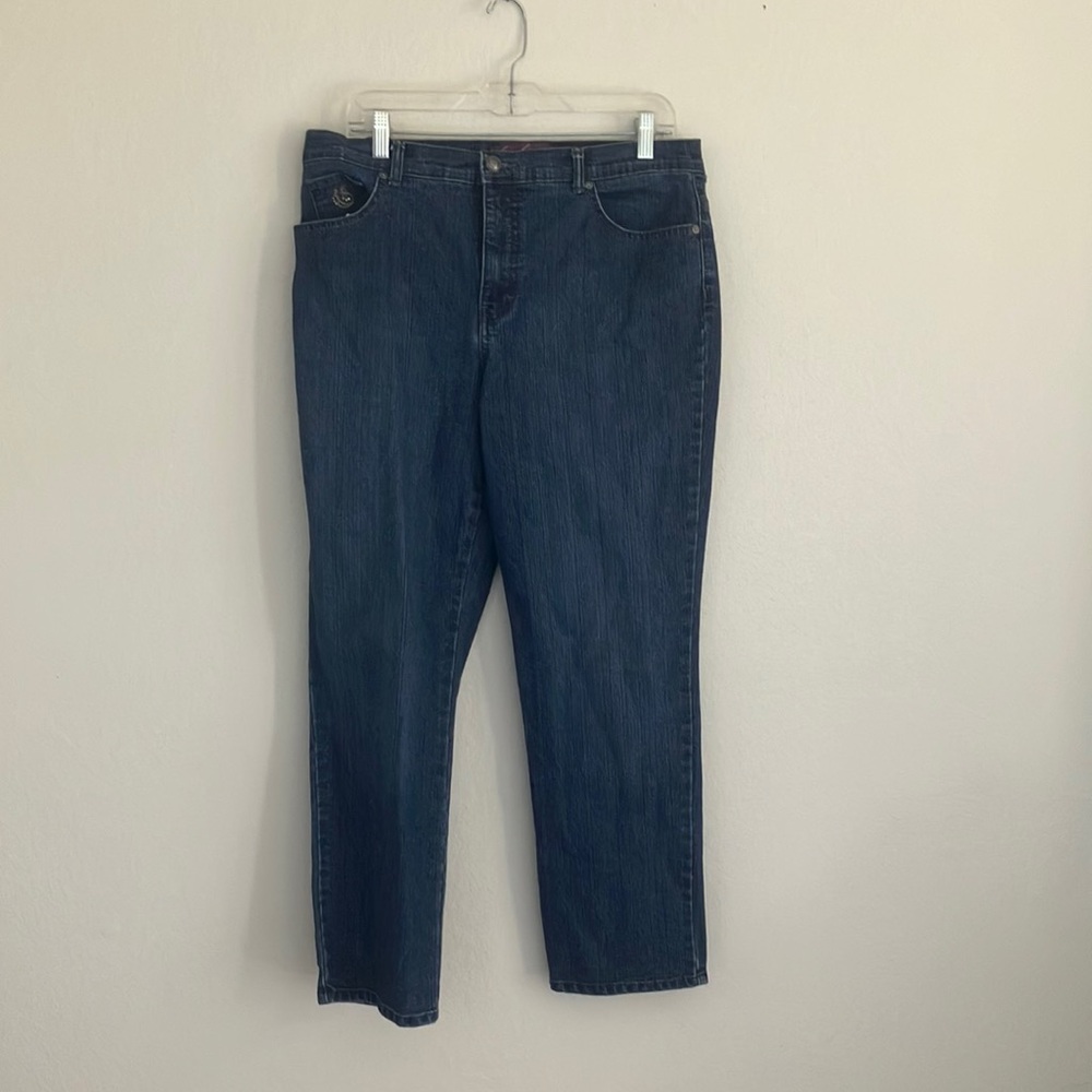FINAL MARKDOWN Gloria Vanderbilt jeans 14p